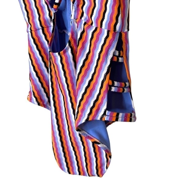 JESSICA Simpson Contemporary Got the Groove Double Strap Plunge One Piece Swim - Picture 6 of 12